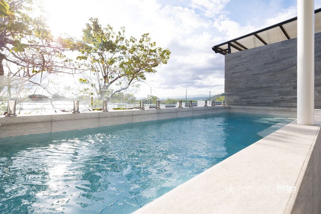 Особняк 400 м2 в Продажа Pozos, Santa Ana, Provincia de San José