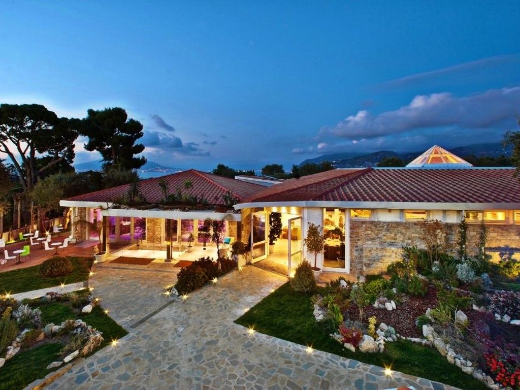 Vendita Villa In Sorrento 3 Villa Indipendente A Piano Primo Sorrento