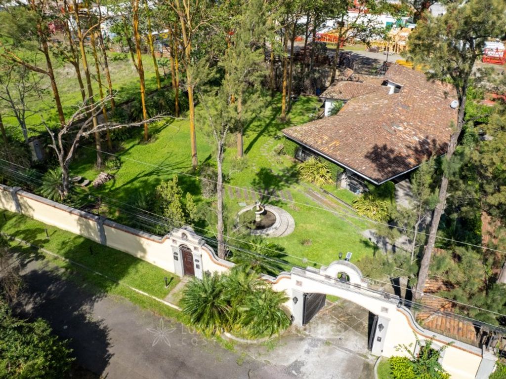 Элитный дом 600 м2 в продажа Pozos, Коста-Рика