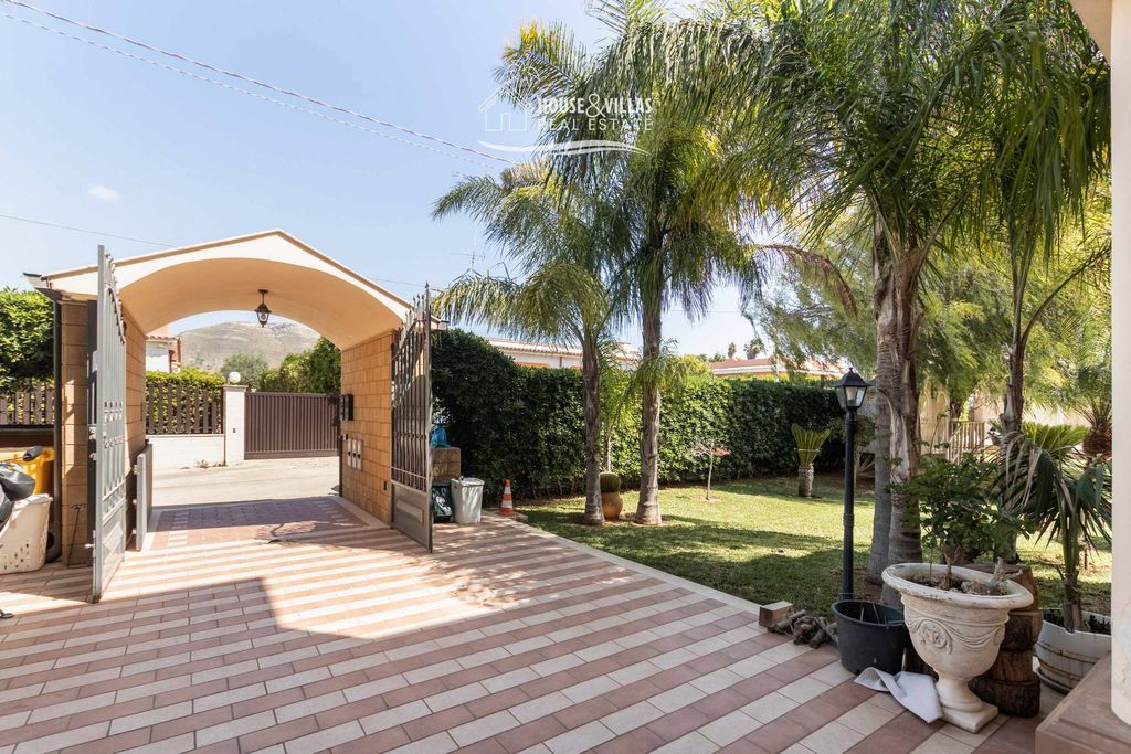 14 bedroom luxury Villa for sale in Via consiglio, Avola, Syracuse