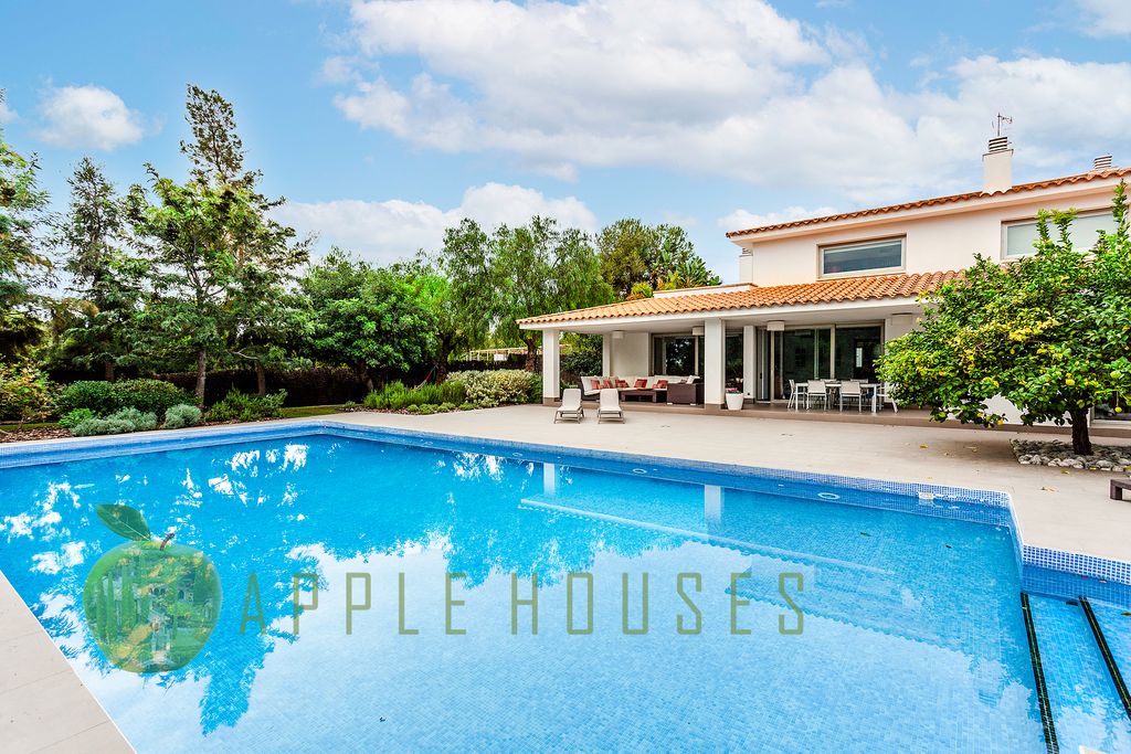 Luxury chalet for sale in Sitges, Catalonia 128126917