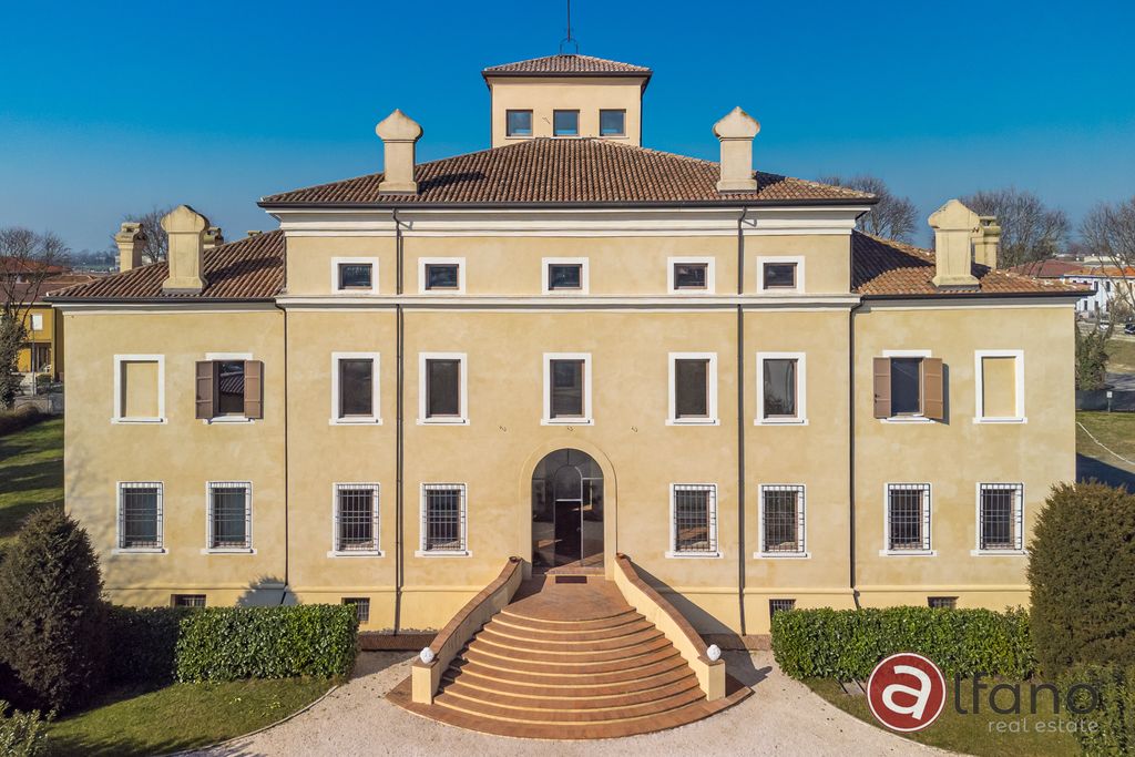 Casa di lusso di 4700 mq in vendita Via Lisiadre Pedroni 9, Gonzaga, Mantova, Lombardia