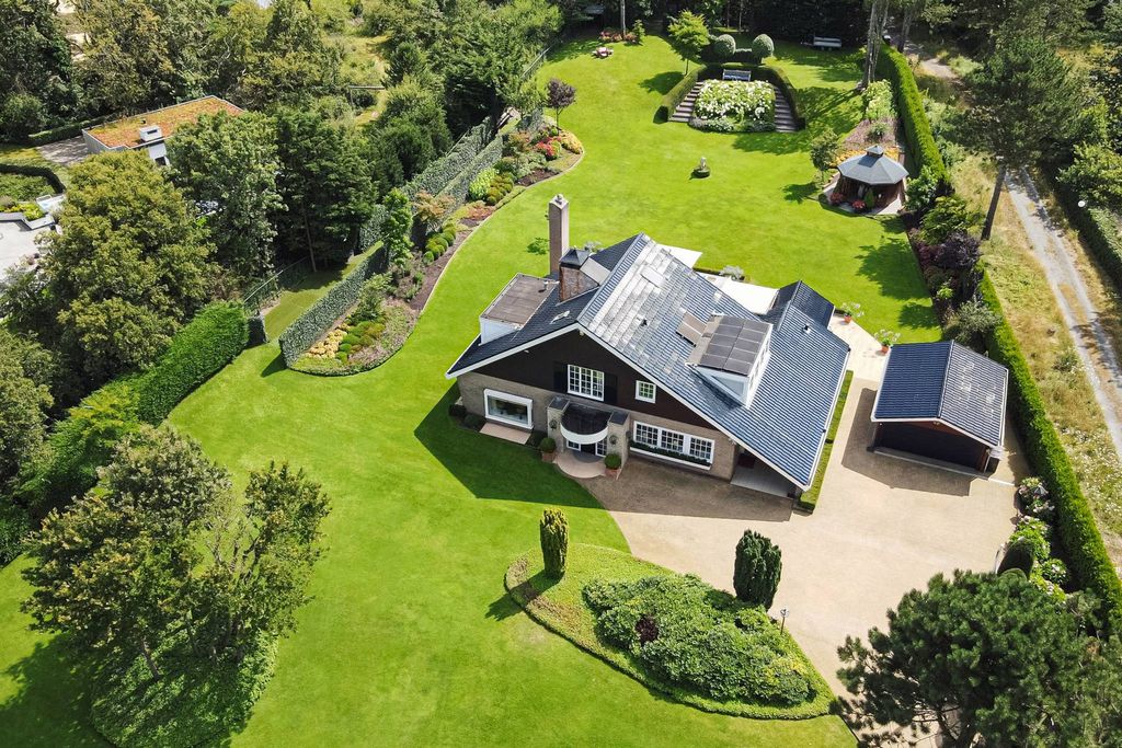 5 bedroom luxury Villa for sale in westerduinweg 16, Bentveld, Gemeente