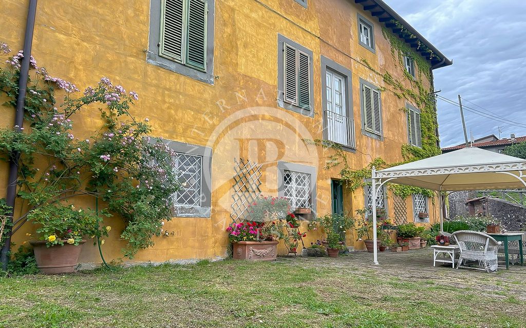 Villa di 600 mq in vendita Lucca, Italia