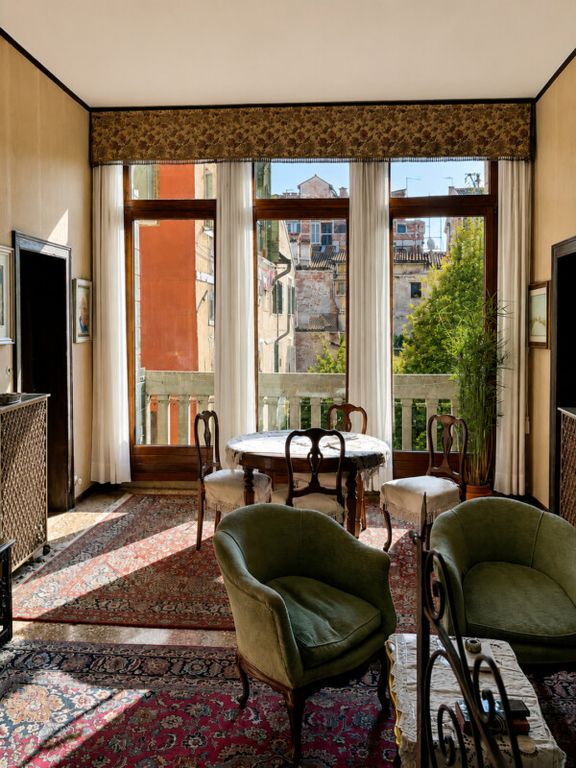 4-Zimmer-Wohnung, 262 m²