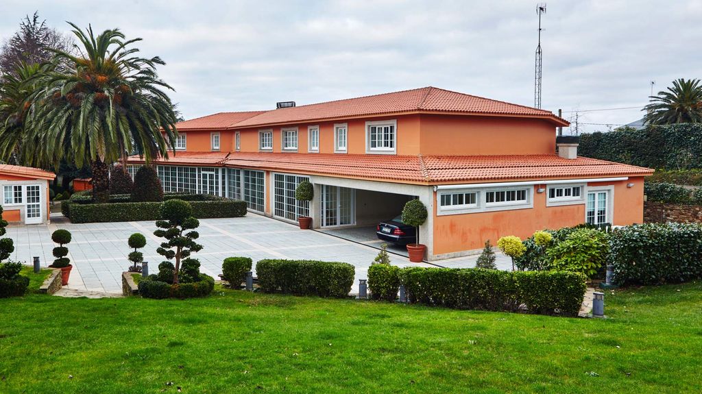 6 bedroom luxury Villa for sale in Rúa Gavián, Oleiros, Oleiros