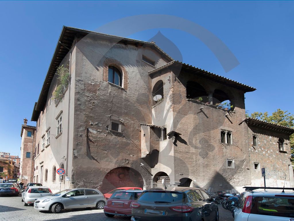 Palazzo di 2206 m² in vendita Piazza Castellani, Roma, Lazio