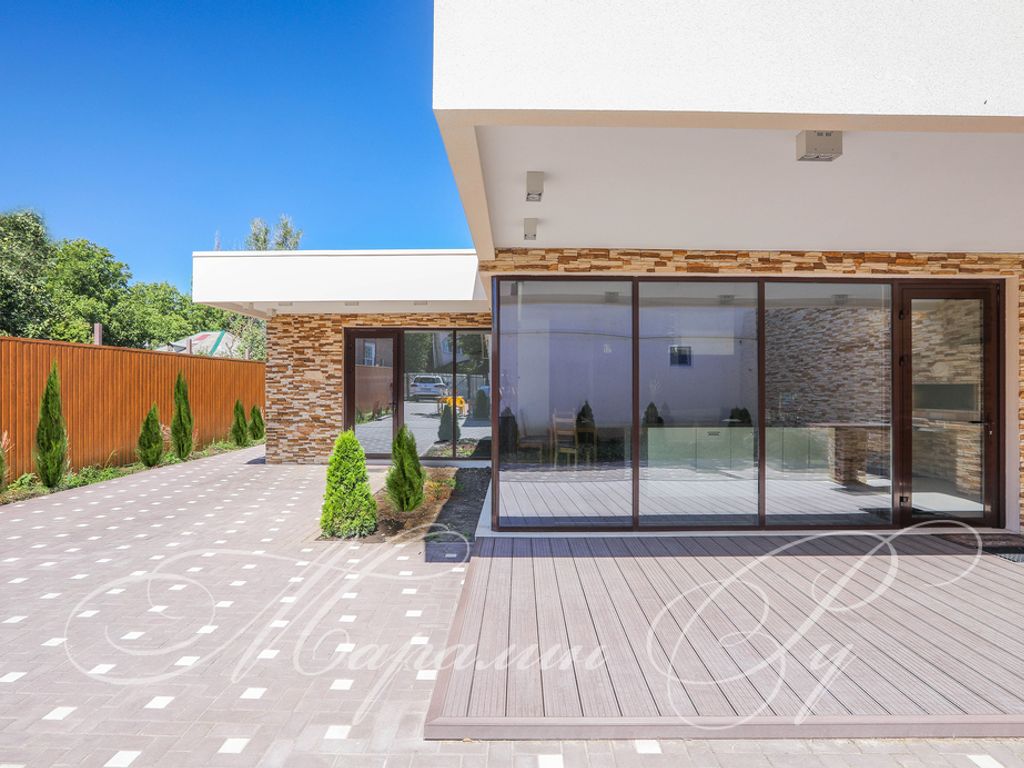 3 bedroom luxury House for sale in ул. Днепропетровская, RostovonDon, Rostovskaya Oblast