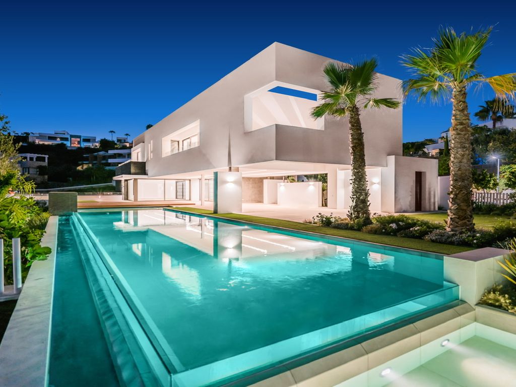 4 Bedroom Luxury Villa For Sale In Benahavis Marbella Malaga Andalusia 101971423 
