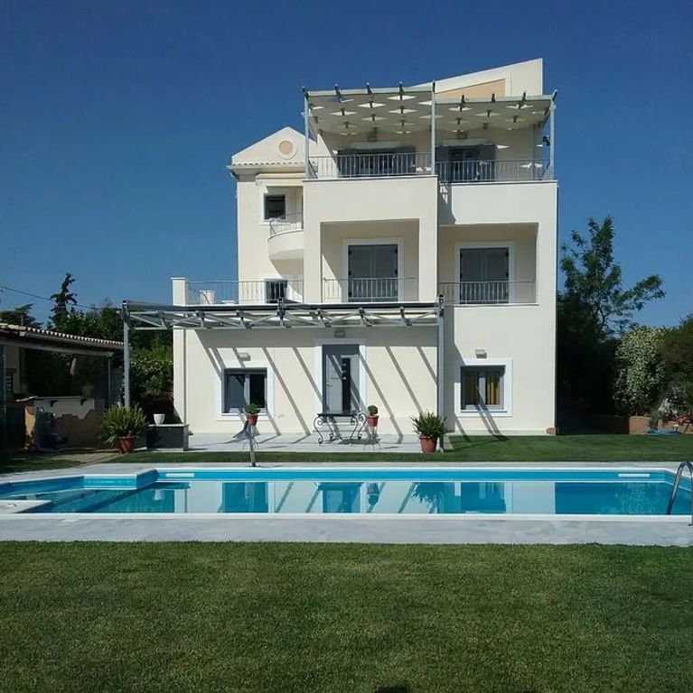 8 room luxury Detached House for sale in Kyparissía, Greece 129701857