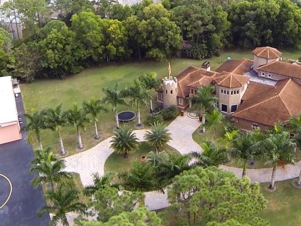 5 bedroom luxury New Construction for Sale in 18528 Baseleg Ave, North Fort Myers, Lee County