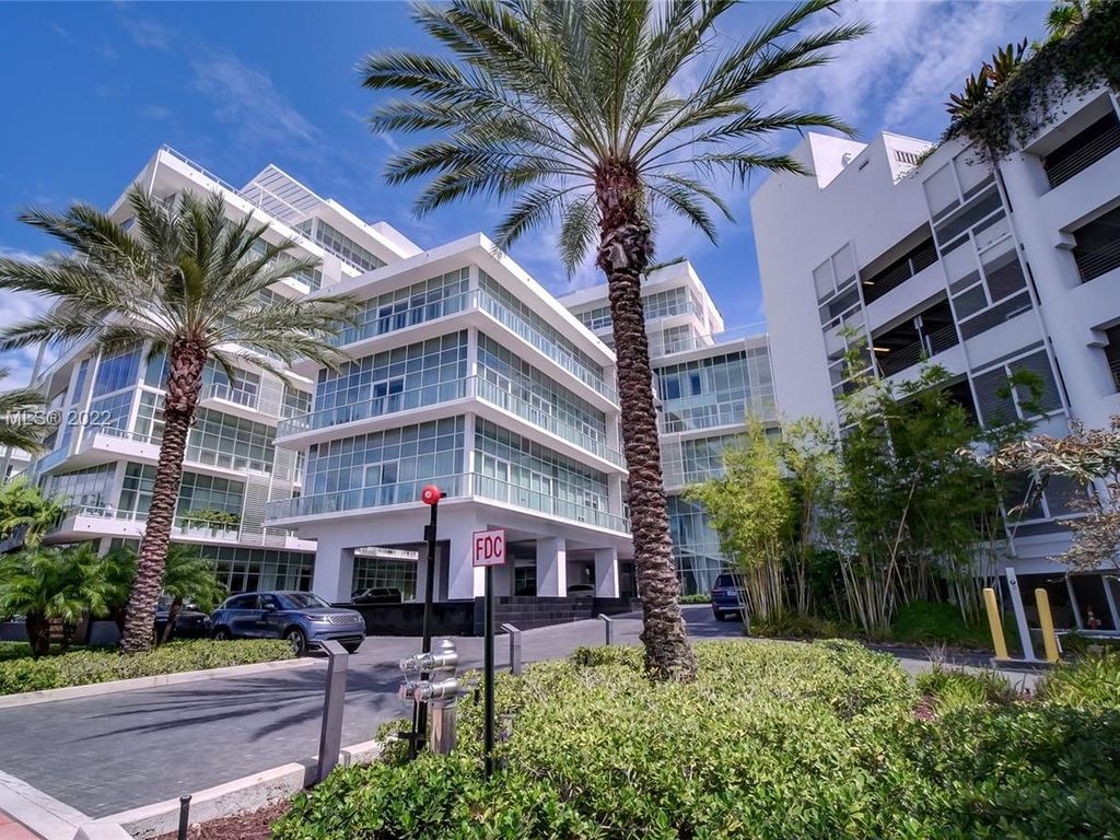 6 bedroom luxury Apartment for sale in 3535 Ocean Dr, Hollywood, West Hollywood, California