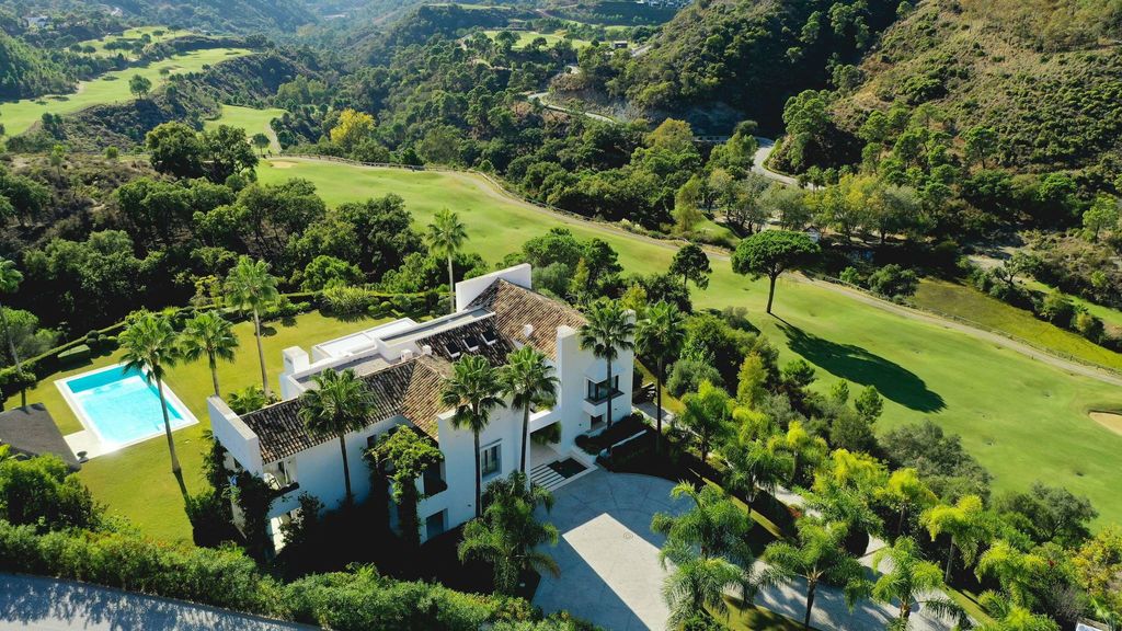 6 bedroom luxury Villa for sale in Marbella, Spain 123560943