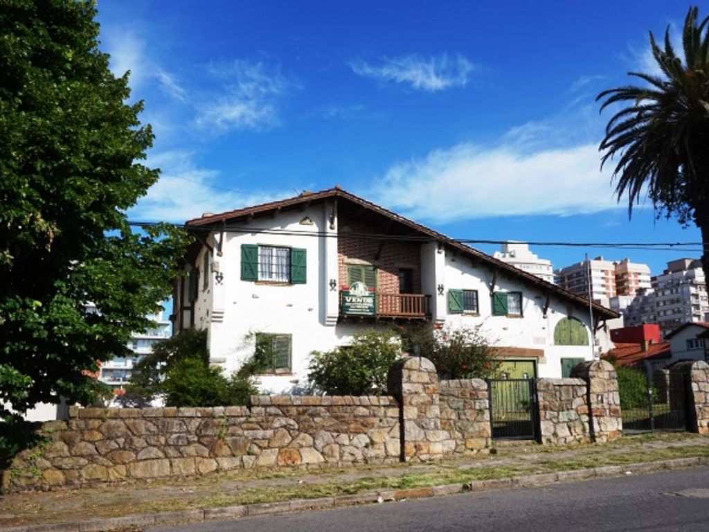 4 bedroom luxury mansion for sale in 11 de Septiembre 2600, Mar del