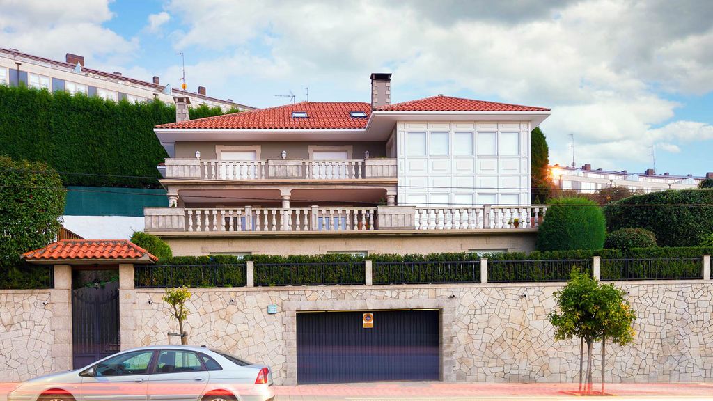 7 bedroom luxury Detached House for sale in Che Guevara, Oleiros