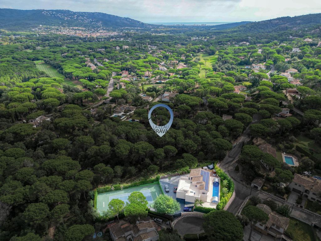 Роскошное Шале662 м2 в Продажа Santa Cristina d Aro, Испания
