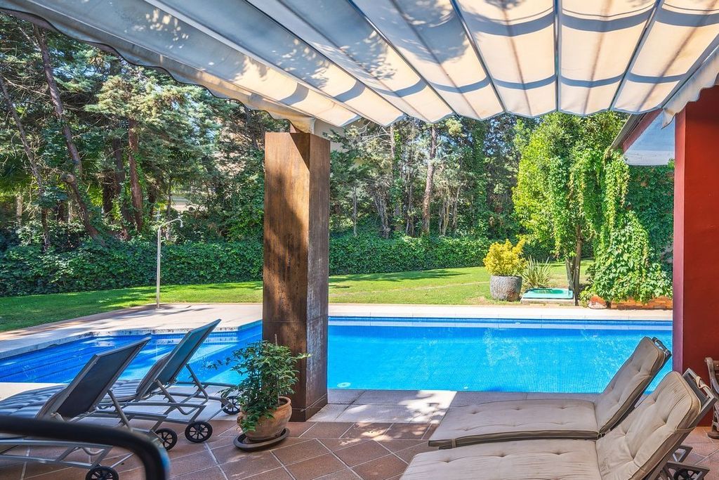 6 bedroom luxury House for sale in La Moraleja, Madrid, Province of