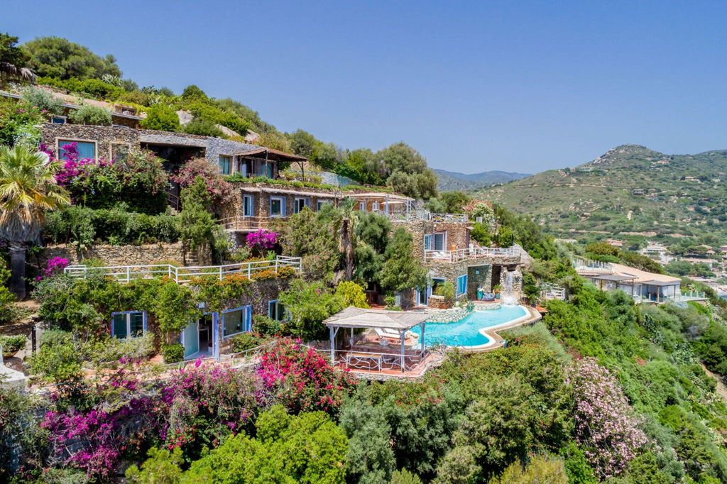 Prestigiosa villa di 650 mq in vendita, Torre delle Stelle, Sardegna
