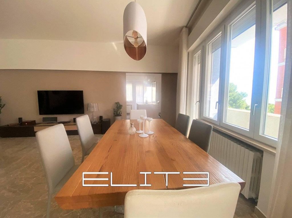Appartamento di lusso di 195 m² in vendita VIALE DELLA VITTORIA, Ancona, Marche