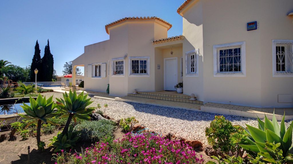 Villa de luxe de 4 chambres en vente Armação de Pêra, Silves, Distrito