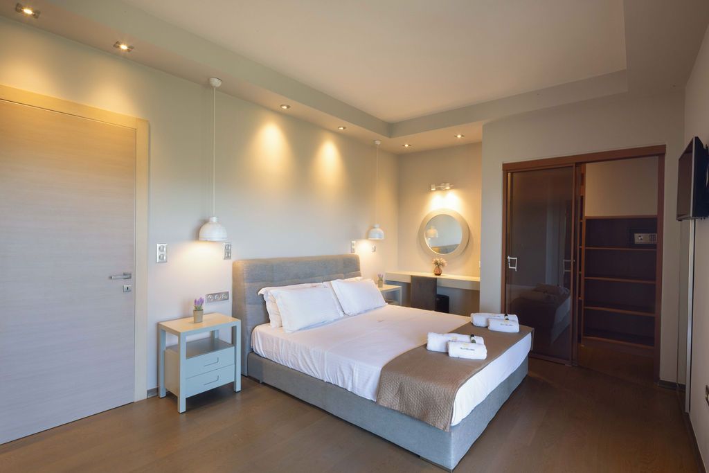 5 bedroom luxury Villa for sale in Agios Ioannis, Corfu (near Corfu Town/airport/beaches)