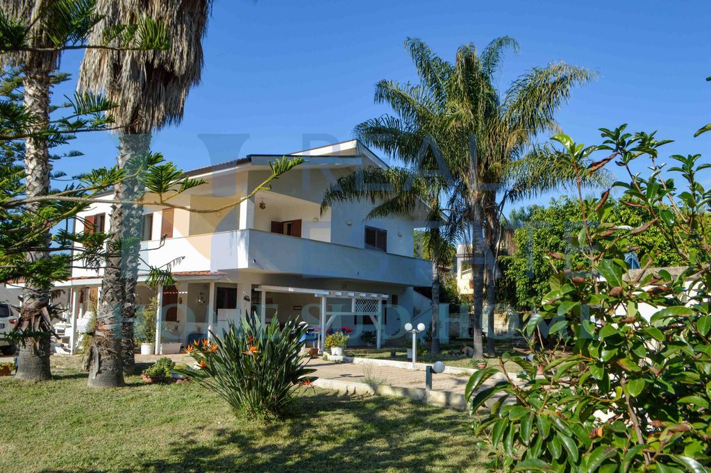6 bedroom luxury Villa for sale in Syracuse, Italy - View 2