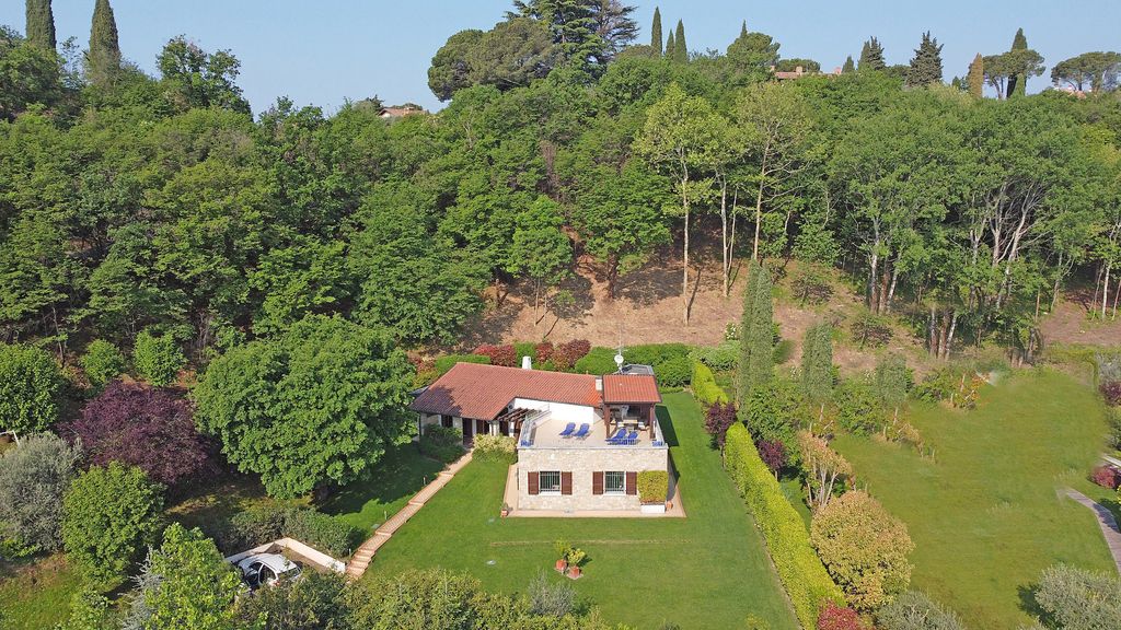 9 room luxury Villa for sale in Via Paradiso, 43, San Felice del Benaco, Lombardy - View 2