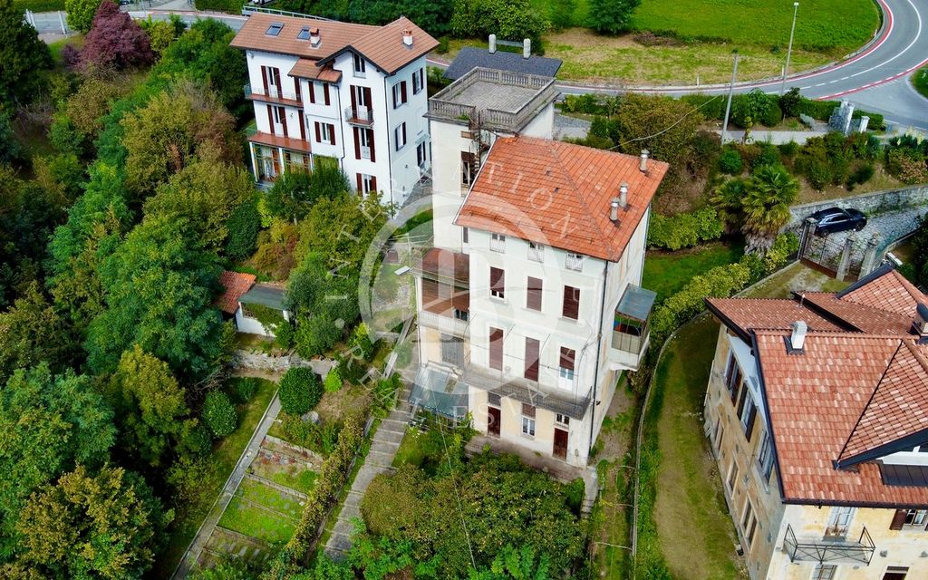 8 room luxury Villa for sale in Verbania, Piedmont - View 2