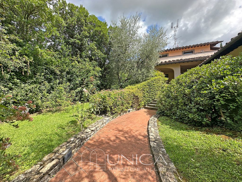 Casa – Prato, Sant'Anna, I lecci - Vista 2