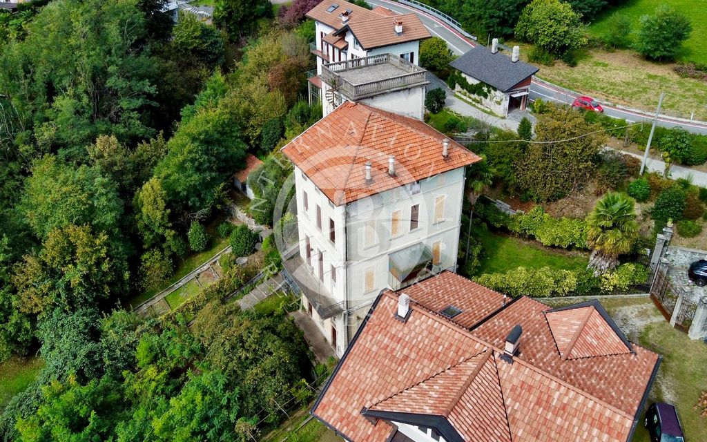 8 room luxury Villa for sale in Verbania, Piedmont - View 3