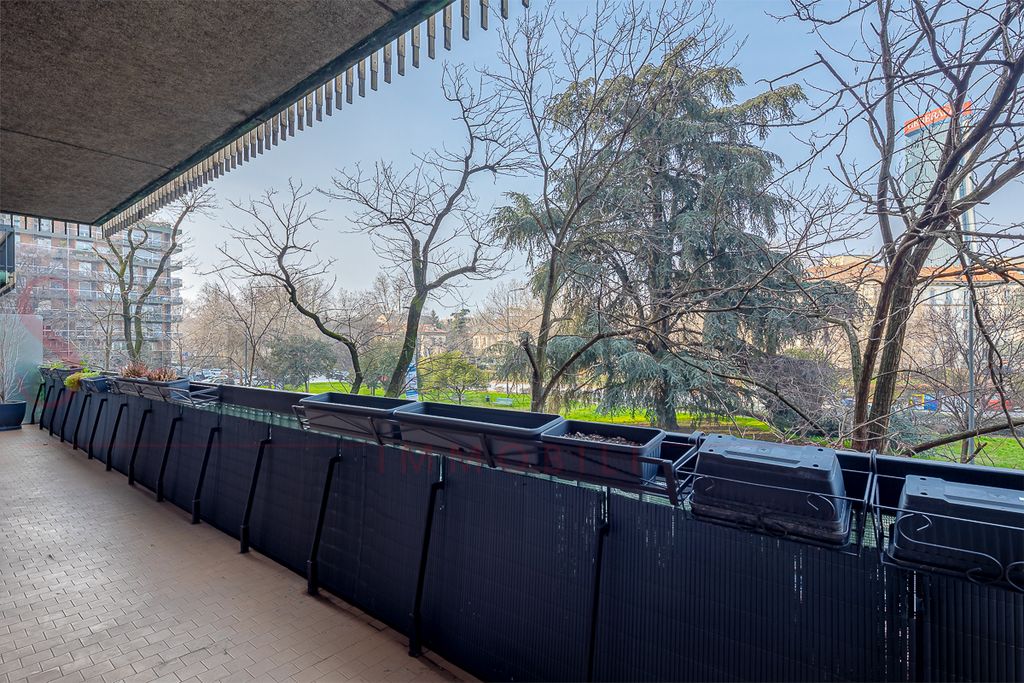 4 room luxury Flat for sale in piazzale giulio cesare, Milan, Lombardy - Vista 4