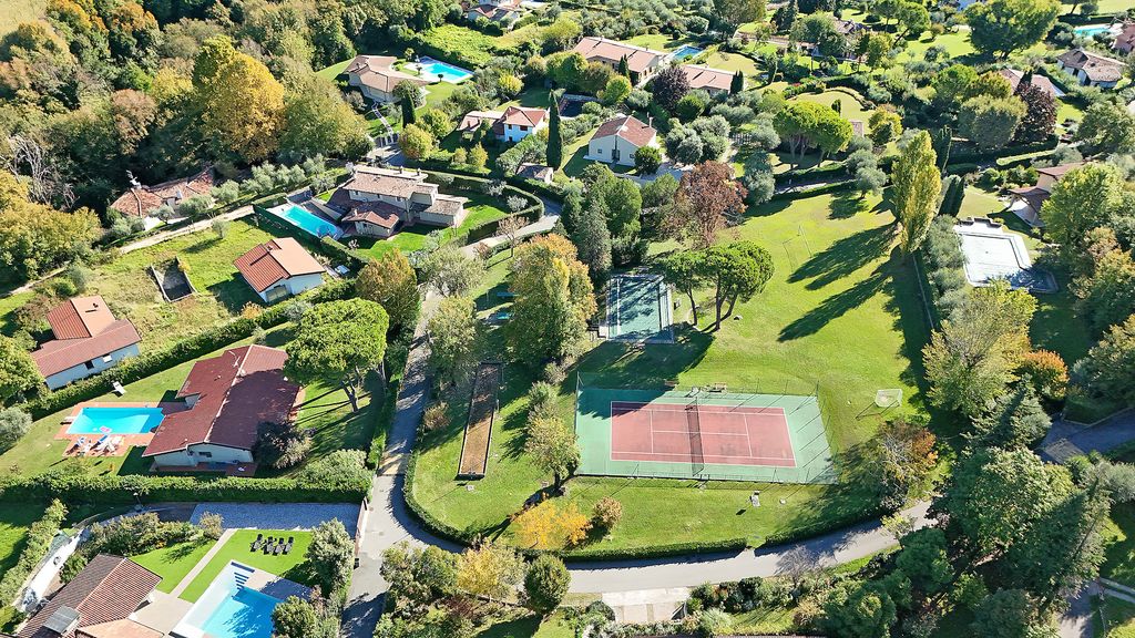 9 room luxury Villa for sale in Via Paradiso, 43, San Felice del Benaco, Lombardy - View 4