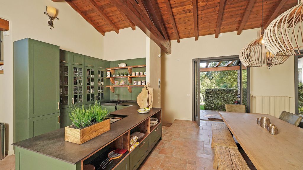 9 room luxury Villa for sale in Via Paradiso, 43, San Felice del Benaco, Lombardy - View 5