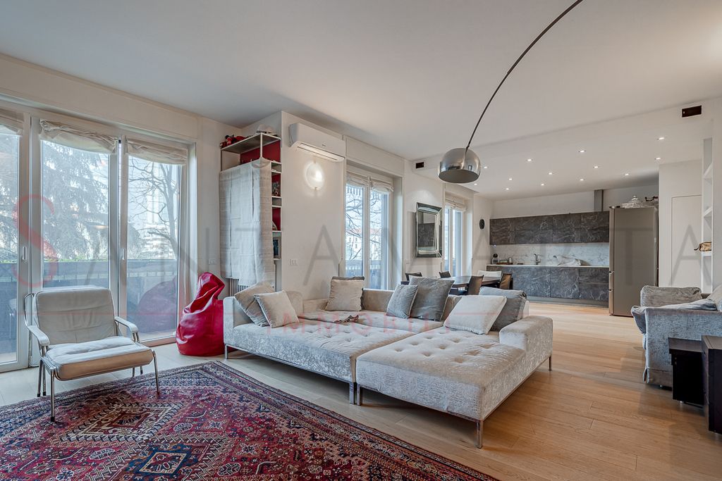 4 room luxury Flat for sale in piazzale giulio cesare, Milan, Lombardy - Vista 6