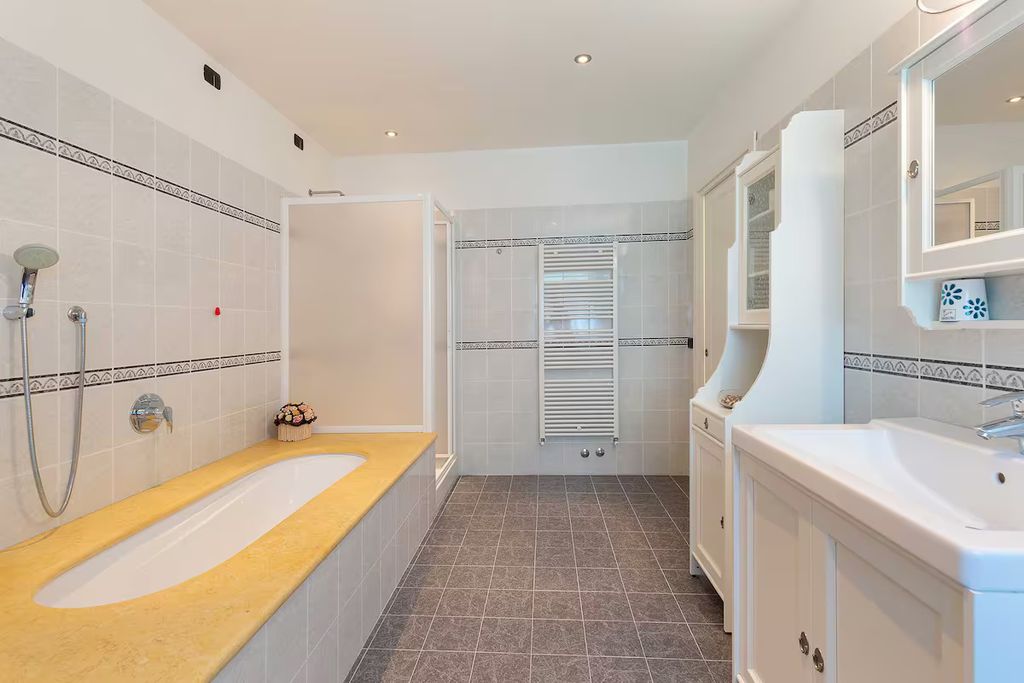 House in Oliveto Lario, Vassena - More