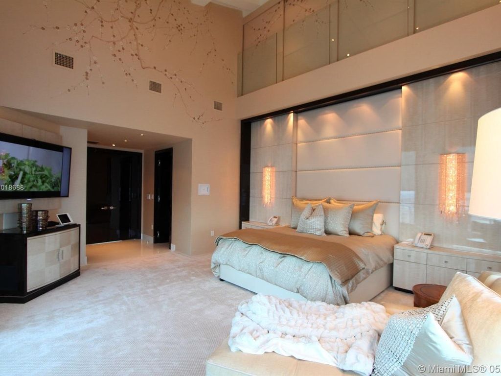 Luxury penthouse for sale in 900 Brickell Key Blvd, Miami, Miami-Dade, Florida