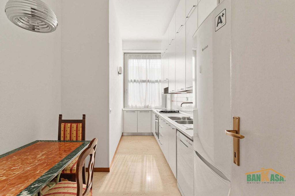 1 bedroom luxury Apartment for sale in via vittor pisani 13, Milan, Lombardy - Altro