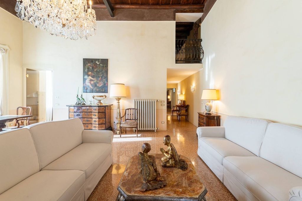 6 room luxury Flat for rent in Verona, Italy