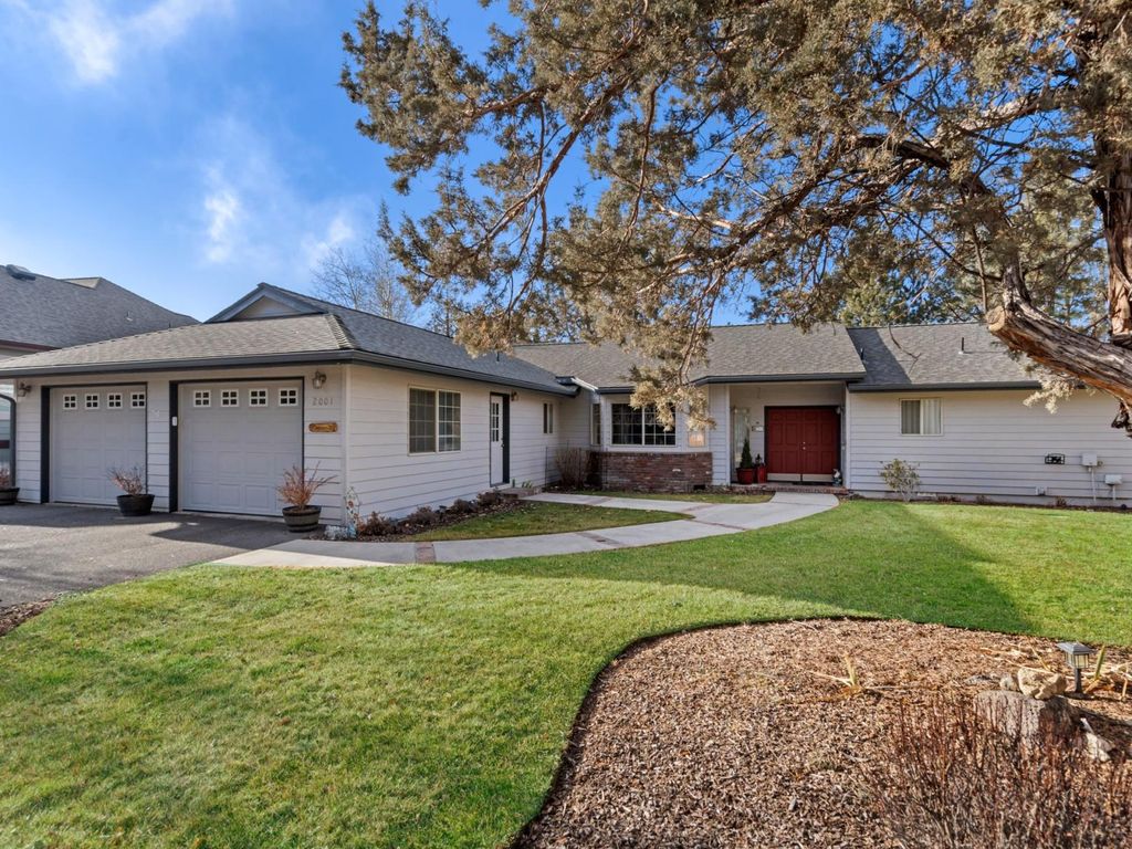 3 bedroom luxury House for sale in 2001 Condor Court, Redmond