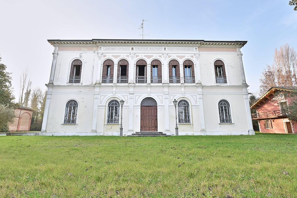 Esclusiva villa di 1800 mq in vendita Ferrara, Emilia-Romagna