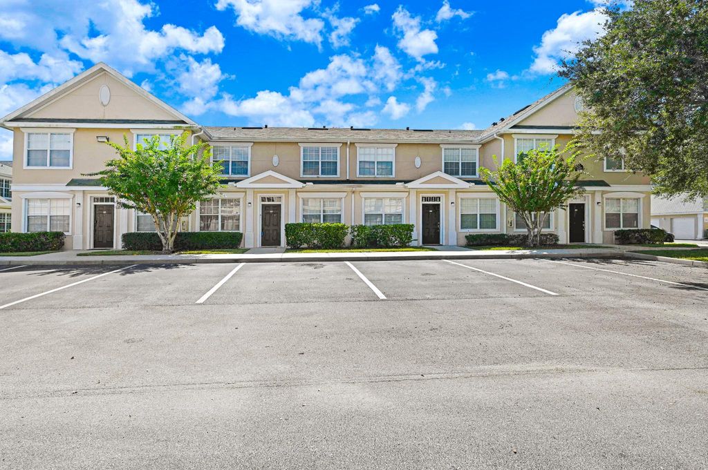 3 bedroom luxury Apartment for sale in Melbourne, Florida