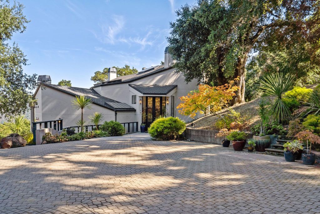 Luxury Detached House for sale in Portola Valley, United States