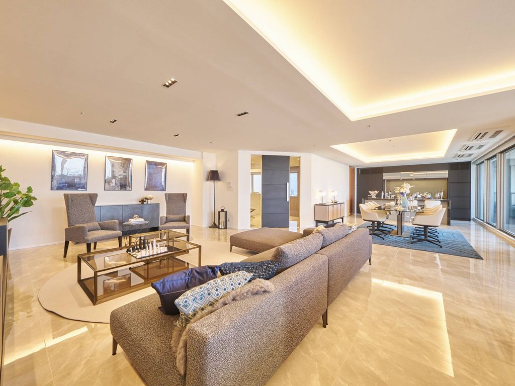 Элитная квартира в продажа Minato, Япония