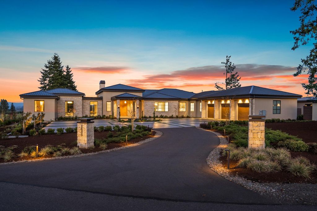 4 bedroom luxury House for sale in West Linn, Oregon