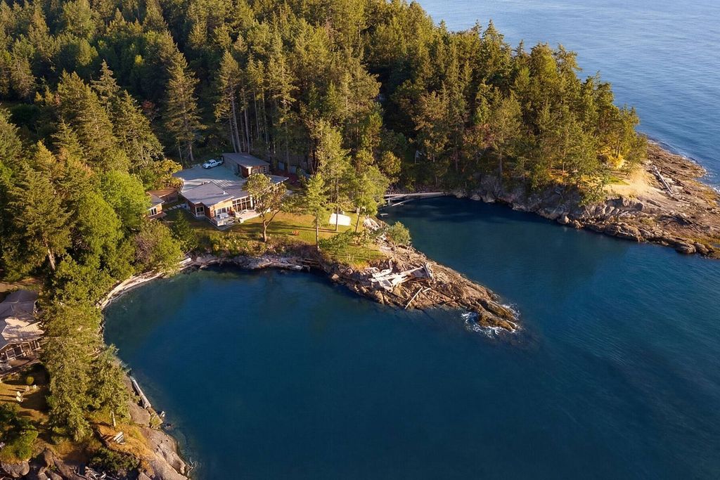 Luxury Detached House for sale in Galiano Island, Canada - 132424158 - LuxuryEstate.com