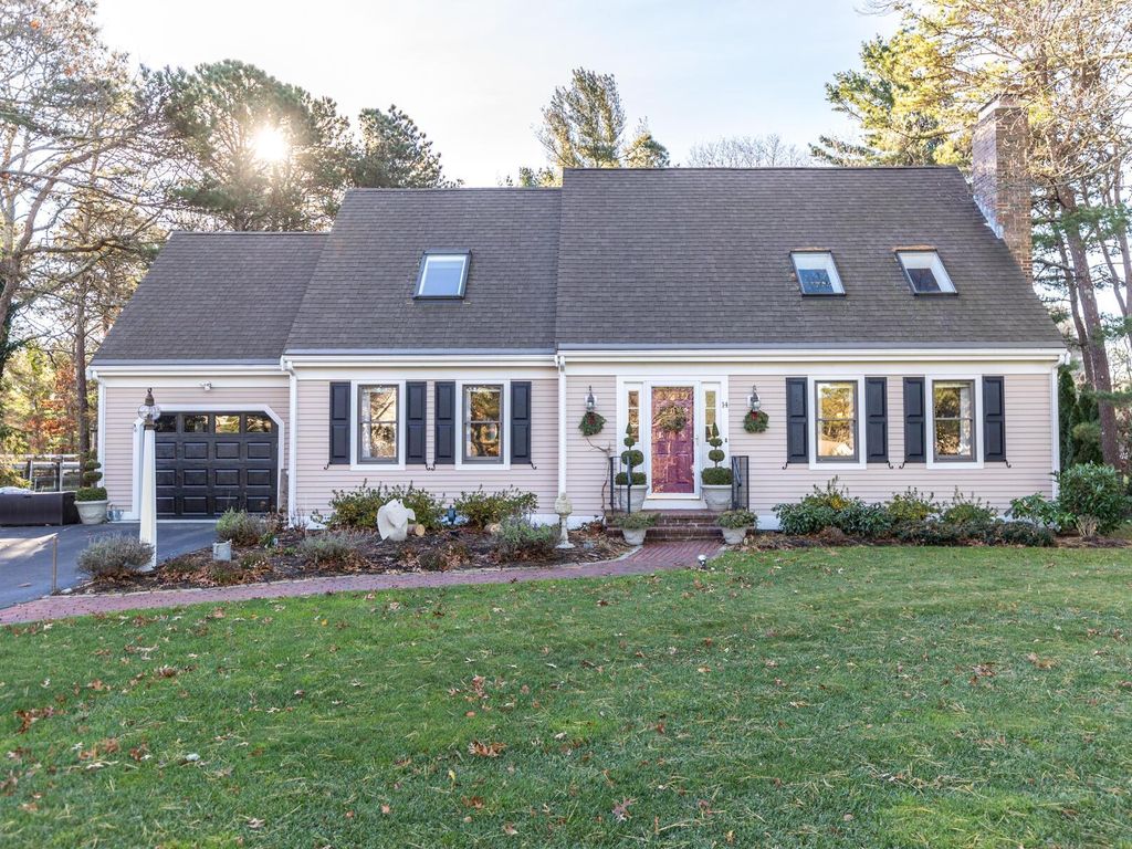 Luxury 7 room Detached House for sale in 14 Bayshore Drive, Mashpee, Massachusetts