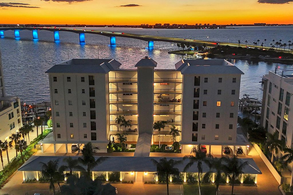 2 bedroom luxury Apartment for sale in Sarasota, Florida