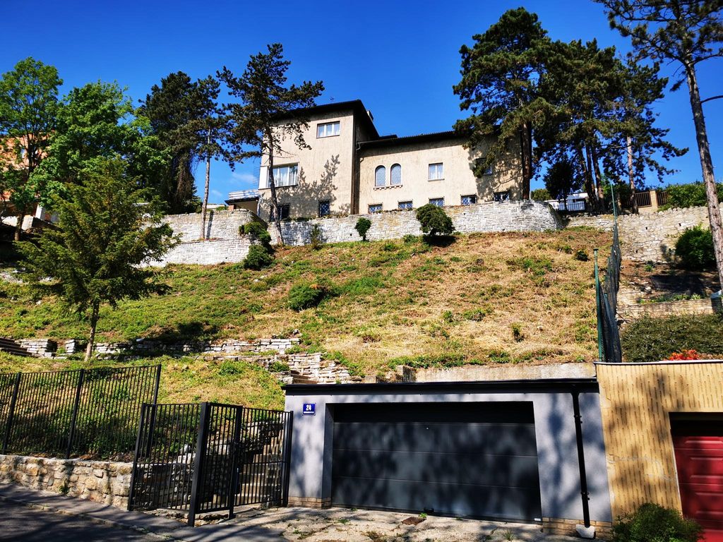 3 bedroom luxury Detached House for sale in Prague, Hlavní město Praha