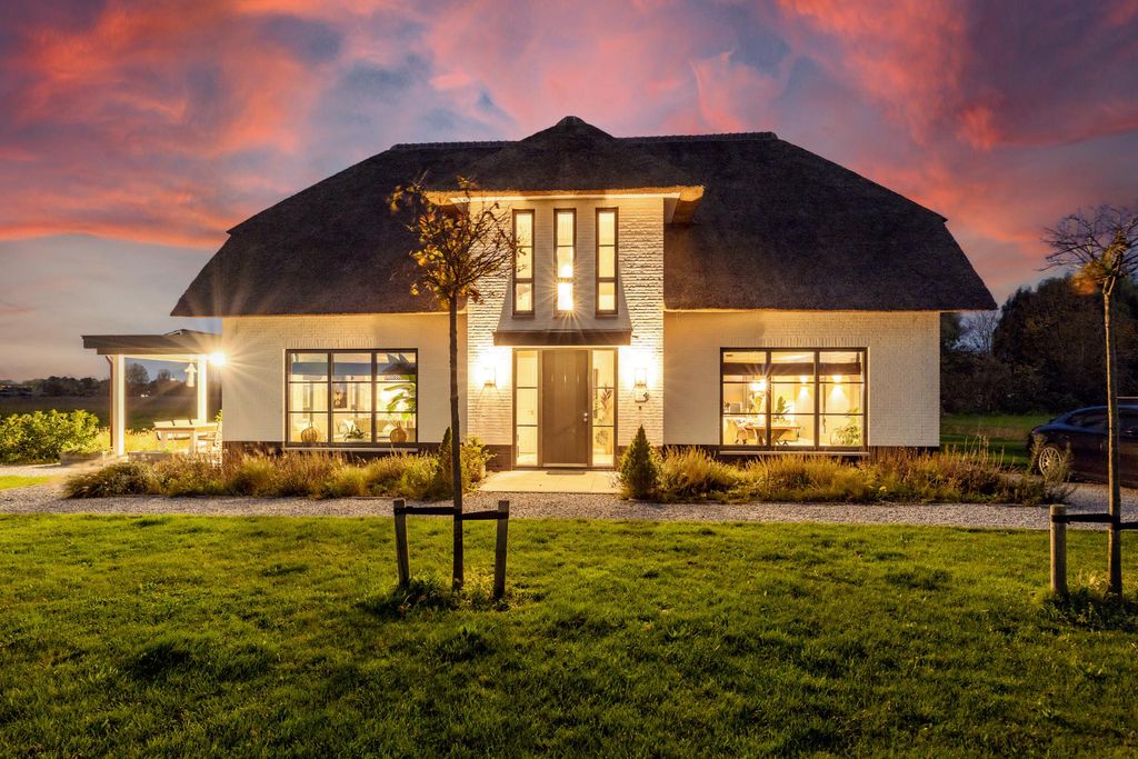 Luxe villa met 3 slaapkamers te koop in Rockanje, Nederland 128275284