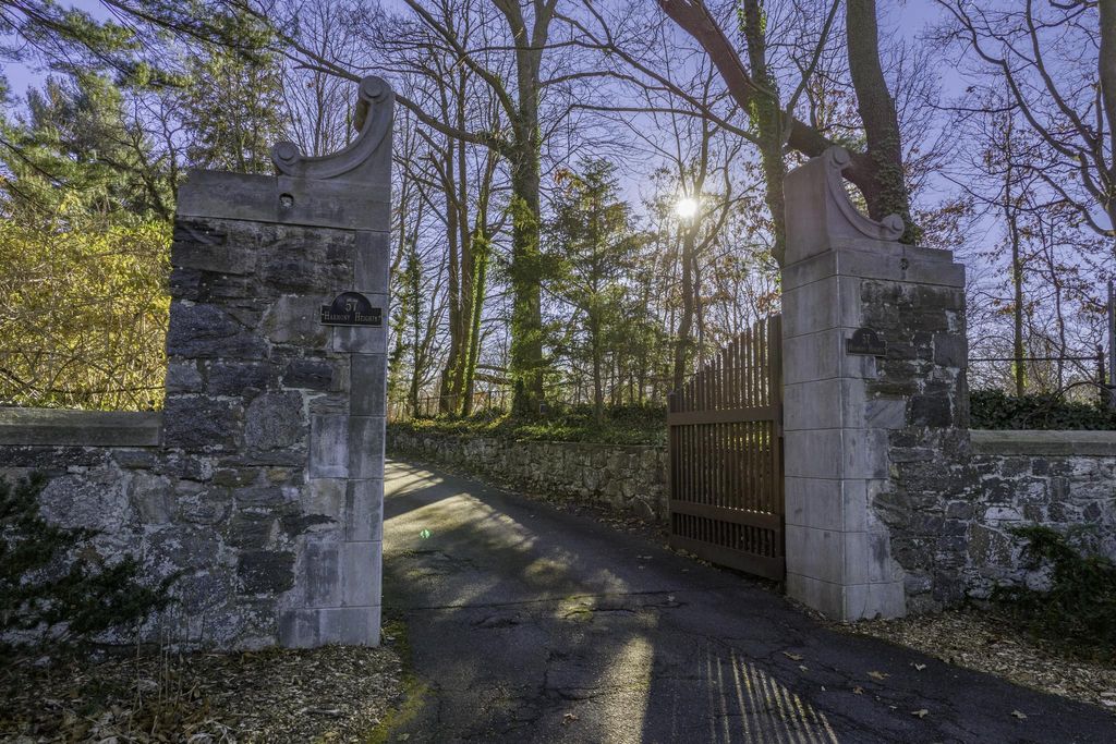 Luxury Detached House for sale in Oyster Bay Cove, New York 128346698